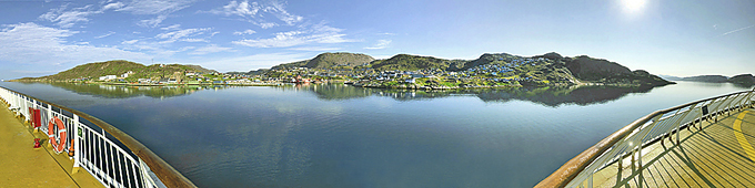 Panorama de la ville de Qaqortoq depuis le pont du navire - Groenland