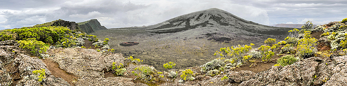Le cratère "Dolomieu" vu depuis le "Pas de Bellecombe" - La Réunion