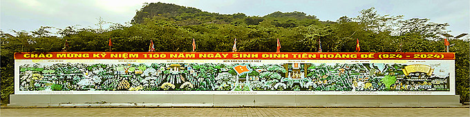 Fresque retraçant l'histoire du Viêtnam de 924 à 2024 à l'occasion du 1100ème anniversaire de l'ancienne capitale impériale - Hoa Lu - Viêtnam