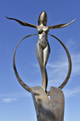 Statue d'une femme nue nous accueillant les bras ouverts à l'entrée du port - Puerto Madryn - Péninsule Valdés - ARGENTINE