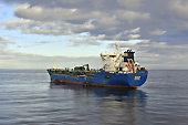 Approche en douceur du MS Midnatsol vers le ravitailleur en fuel "Marlin Monrovia"