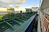 Le MS Midnatsol et le ravitailleur en fuel "Marlin Monrovia" bord à bord
