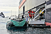 Embarquement dans les embarcations polaires - Orne Harbour - ANTARCTIQUE