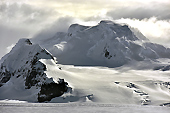 Montagne dans la baie - Half Moon Island - SHETLAND DU SUD