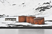 Anciens réservoirs à graisse utilisés par les baleiniers - Whalers Bay - Deception Island - ANTARCTIQUE