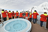 Nous assistons à la célébration depuis le pont et le Jacuzzi du MS Midnatsol - Brabant Island - ANTARCTIQUE