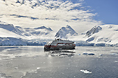 Nous quittons le MS Roald Amundsen, direction le continent blanc - Brabant Island - ANTARCTIQUE
