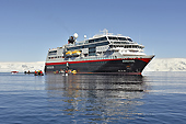 Retour sur le MS Midnatsol après notre promenade maritime - Orne Harbour - ANTARCTIQUE