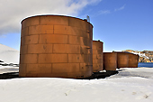 Anciens réservoirs à graisse utilisés par les baleiniers - Whalers Bay - Deception Island - ANTARCTIQUE