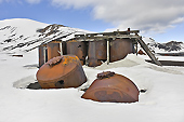 Anciens réservoirs utilisés par les baleiniers - Whalers Bay - Deception Island - ANTARCTIQUE