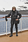 Claude BARDY dans sa tenue polaire et son harnais de sauvetage - Orne Harbour - ANTARCTIQUE