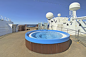 Les 2 jacuzzis sur le pont N° 9 - MS Midnastrol - HURTIGRUTEN