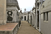 Ruelle dans le cimetière de Recoleta - Buenos Aires - ARGENTINE