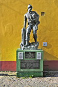 Monument érigé pour commémorer la journée du 2 juin, journée nationale des pompiers volontaires, "Día Nacional del Bombero Voluntario" - La Boca - Caminito - Buenos Aires - ARGENTINE