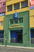 École construite en 1936 grâce aux terrains cédés par le peintre "Quinquela Martin". C'est le siège du musée "Quinquela Martin" - La Boca - Caminito - Buenos Aires - ARGENTINE