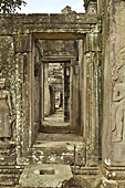 Passage dans le temple du Bayon - Cité d'Angkor Thom - Cambodge