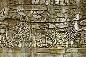 Fresques de la galerie Sud témoignant de la vie quotidienne des Khmers au 12ème siècle: pêche, chasse, combats de cochons, scènes de marché, etc. dans le temple du Bayon - Cité d'Angkor Thom - Cambodge