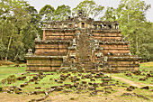 Le Phimeanakas, petit temple royal hindou dans l'enceinte de la cité d'Angkor Thom - Cambodge