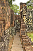 Terrasse du Roi lépreux - Labyrinthe orné de reliefs ouvragés - Cité d'Angkor Thom - Cambodge