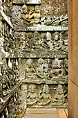 Terrasse du Roi lépreux - Parement orné de reliefs ouvragés - Cité d'Angkor Thom - Cambodge