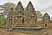 Sanctuaires ornés de reliefs: "dvarapala" (divinités gardiennes) - Temple Banteay Srei - Cambodge