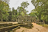 "Gopura" de la première enceinte (Construction par laquelle on pénètre dans les enceintes successives d'un temple) - Temple Ta Prohm - Cambodge