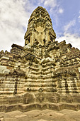 Tour d'angle du sanctuaire central avec la troisième enceinte - Angkor Vat - Cambodge