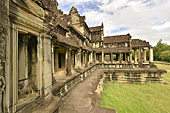 Galerie à l'extérieur de la deuxième enceinte du temple - Angkor Vat - Cambodge