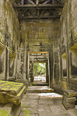 Couloir dans l'enceinte du sanctuaire - Temple de Preah Khan - Cambodge