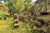 Empilement de pierres dans l'enceinte du sanctuaire - Temple de Preah Khan - Cambodge