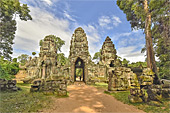 Entrée (gopura), composée de trois tours - Temple de Preah Khan - Cambodge