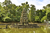 Le temple au milieu d'une petite île circulaire de 14 mètres de diamètre - Temple de Neak Pean - Cambodge