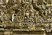 Bas relief sur le mur d'enceinte - Temple de Neak Pean - Cambodge