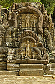 Bas relief sur le mur d'enceinte - Temple de Neak Pean - Cambodge