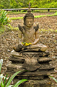 Statue de Bouddha dans le parc - Temple de Neak Pean - Cambodge