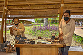 Travail du bois dans le centre d'incubation "Satcha" - Siem Reap - Cambodge