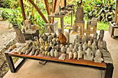 Exposition du travail de la pierre et du bois dans le centre d'incubation "Satcha" - Siem Reap - Cambodge