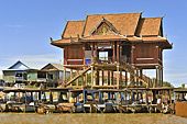 Habitation sur pilotis - Village de Kompong Phluk - Cambodge