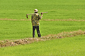 Dernier regard sur ce paysan et le Cambodge - Village de Kompong Phluk - Cambodge