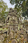 Amas de pierres de grés dans les ruines du site de Ta Prohm - Cambodge