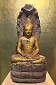 Bouddha en méditation abrité par un serpent mythique (cobra) - Angkor - Siem Reap - Cambodge