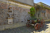 Charette dans une rue - Colonia del Sacremento - URUGUAY