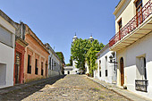 Rue menant à la Basilica del Sentisimo - Colonia del Sacremento - URUGUAY