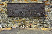 Plaque et petites croix commémoratives pour les morts de la guerre des Malouines - Port Stanley - FALKLAND ISLANDS