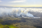 Survol depuis le "Boeing 737 d'Icelandair" du volcan islandais "Litli-Hrútur" en juillet 2023