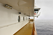 Promenade dans les coursives du MS Maud pendant la traversée du détroit du Danemark