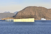 Au crépuscule, immense iceberg tabulaire sur notre route - Groenland
