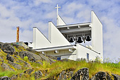 Église moderne de Qaqortoq en haut d'une colline - Groenland