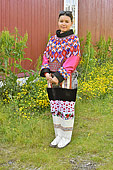 Jeune fille inuit en costume traditionel - Qaqortoq - Groenland