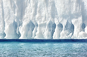 Motifs sculpturaux sur les flancs de l'iceberg - Kvanefjord - Groenland